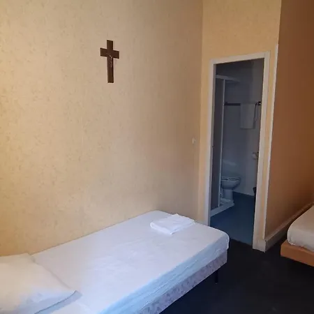 Chez Marie Et Didier 1 Minute A Pied Du Sanctuaire De 3* Lourdes