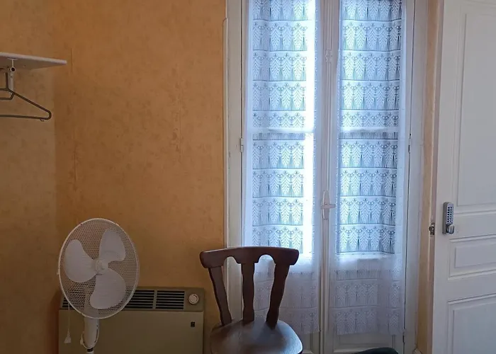 Chez Marie Et Didier 1 Minute A Pied Du Sanctuaire De ゲストハウス 3*